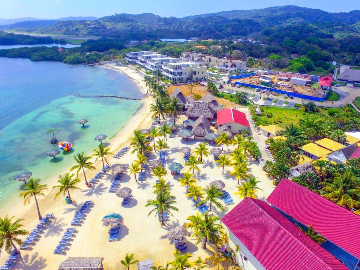 Las Palmas Beach Hotel Dixon Cove Exterior foto